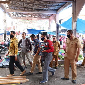 Anggota DPRK Lhokseumawe meninjau Pasar Inpres