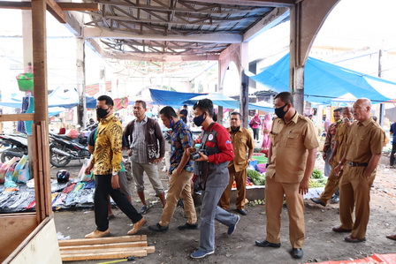 Anggota DPRK Lhokseumawe meninjau Pasar Inpres