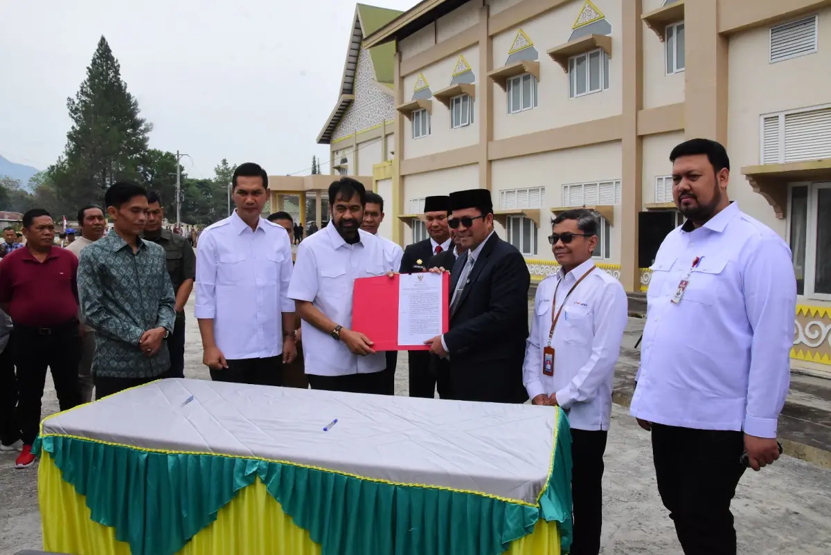 Gubernur Mualem serahkan hibat aset rumah sakit regional