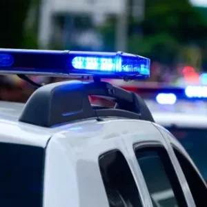 Ilustrasi lampu rotator di mobil patroli polisi