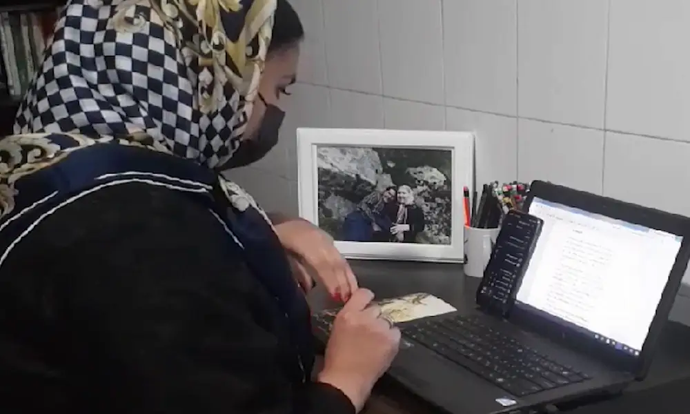 Internet oldida suratga tushish Internet oldida suratga tushish