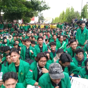 Mahasiswa berdemo di depan DPRK Lhokseumawe