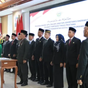 Wali Kota Lhokseumawe melantik Sekda dan 11 Kepala OPD