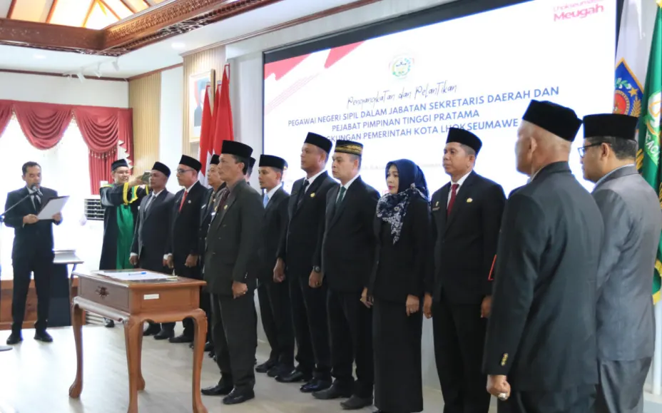 Wali Kota Lhokseumawe melantik Sekda dan 11 Kepala OPD