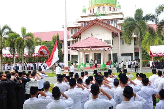 Peringatan Hari Santri Nasional di halaman kantor Bupati Aceh Barat