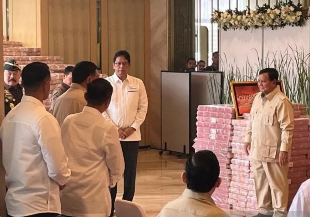 Prabowo saksikan penyerahan uang korupsi CPO di Kejagung