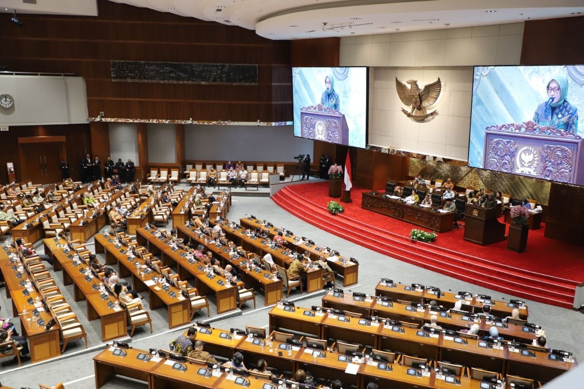 Rapat paripurna pengesahan revisi UU BUMN