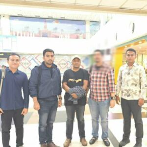 Terpidana perdagangan orang Hasril Azwar saat dijemput Jaksa
