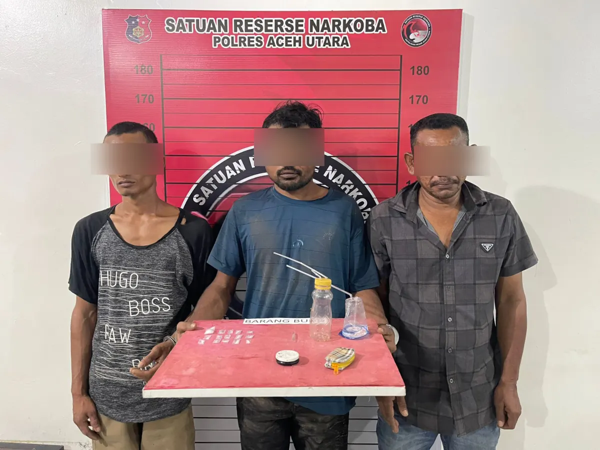 Tiga pria dengan barang bukti 15 paket sabu