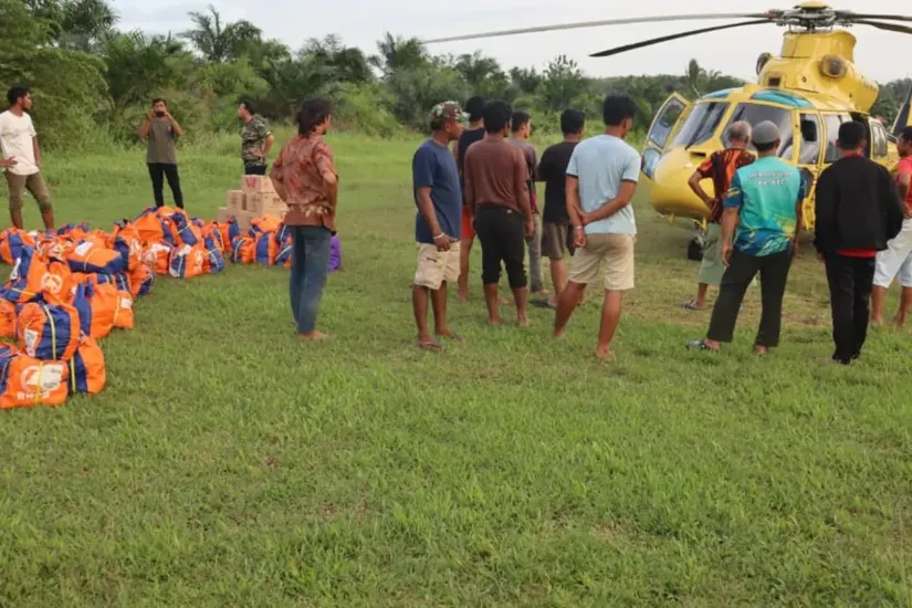 BNPB drop bantuan di Tamiang2