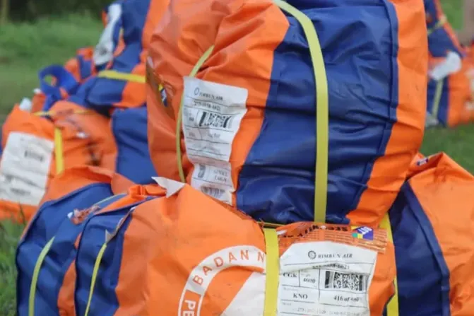 BNPB drop bantuan di Tamiang3