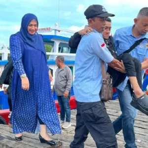 Chaidir bersama Istri Mualem Kak Na