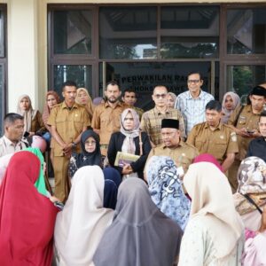 Komisi C DPRK dan Plh Kepala DLH menemui buruh