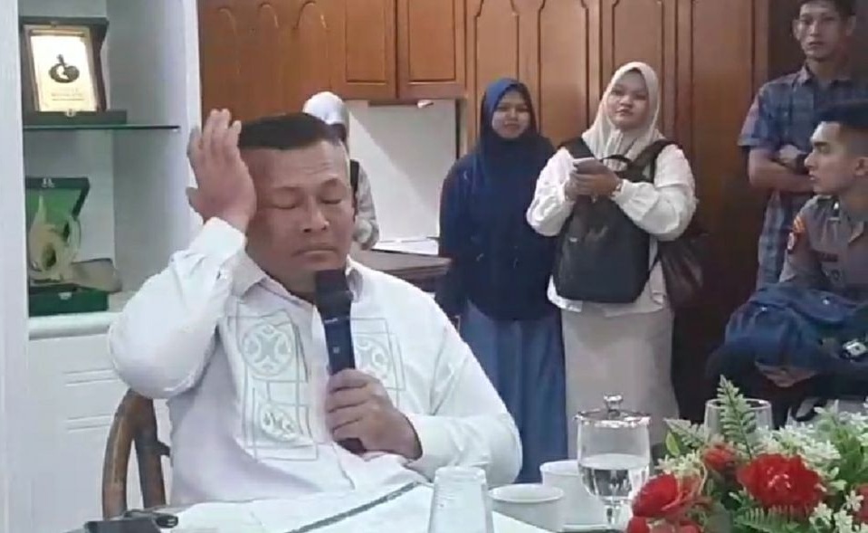 Ayahwa menangis sampaikan kondisi dampak banjir