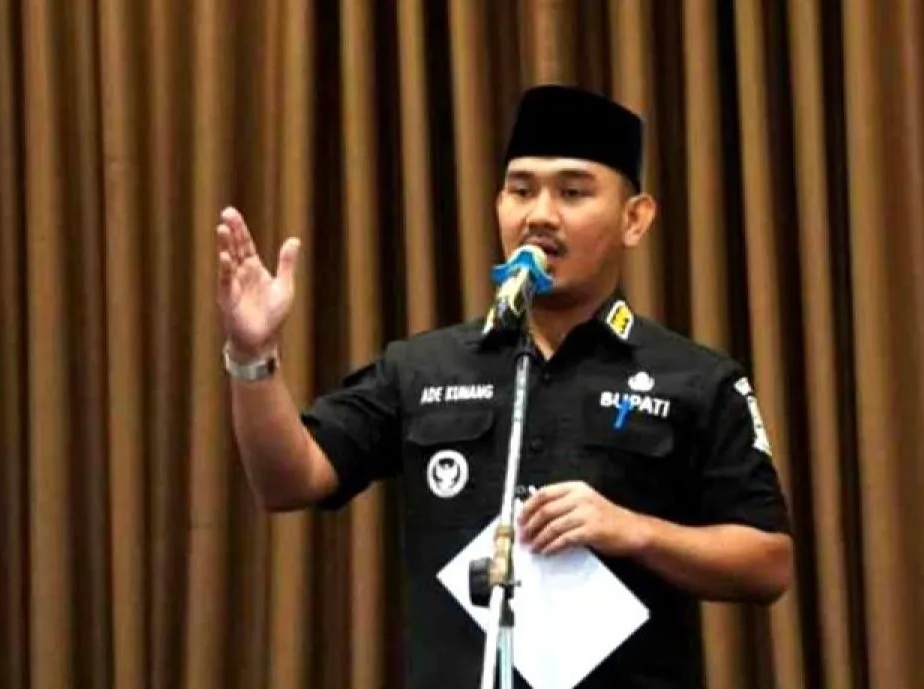 Bupati Bekasi Ade Kuswara Kunang