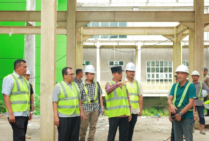 Bupati Tarmizi tinjau progres RS Meulaboh