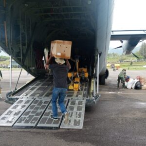 Cabai petani Bener Meriah dimuat ke dalam Hercules