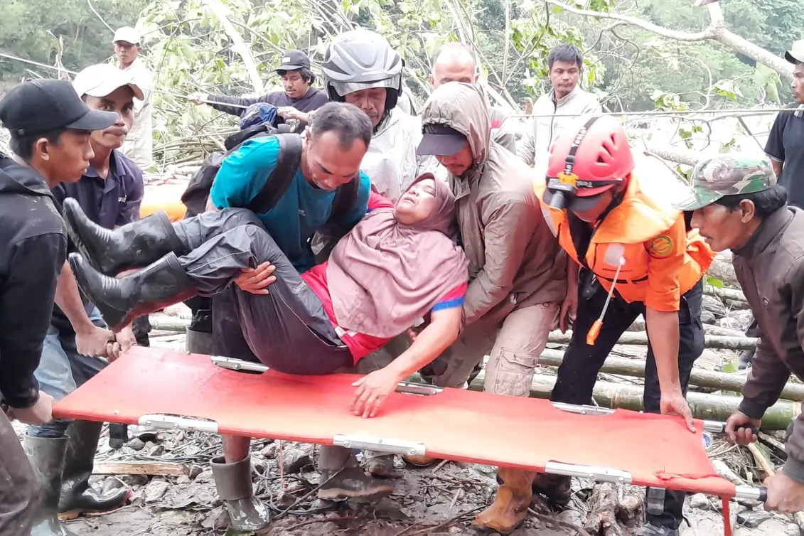 Evakuasi korban banjir dan longsor di Bener Meriah