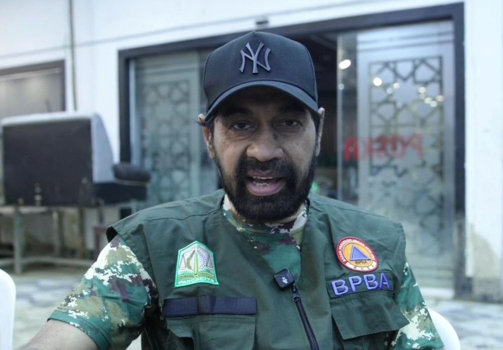 Gubernur Aceh Mualem pakai topi