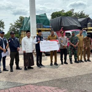 Mualem menerima bantuan dari Kemensos