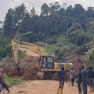 Pembersihan titik longsor