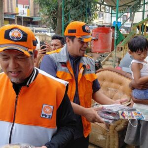 Presiden PKS salurkan bantuan di Aceh Tamiang