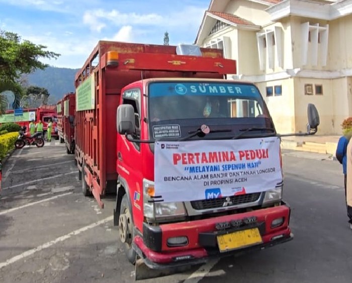 Truk mengangkut LPG 3 kg untuk didistribusikan