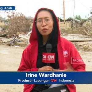 Wartawan CNN Indonesia meliput dampak bencana di Aceh Tamiang