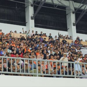 Suporter Persiraja di Stadion Dimurthala Lampineung