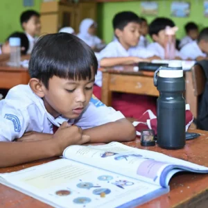 Ilustrasi siswa SD belajar di sekolah