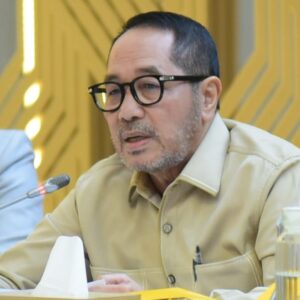 Foto Firman Soebagyo saat rapat di DPR RI mengenai kesejahteraan guru.