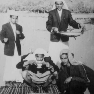 Tradisi warga lokal Arab Saudi berkumpul saat Idul Fitri di masa lalu.