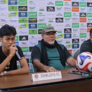 Pelatih Sriwijaya FC Iwan Setiawan konferensi pers jelang laga kontra Persiraja