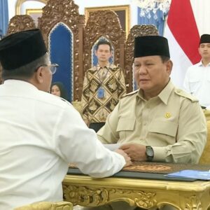 Presiden Prabowo berzakat di Istana Negara