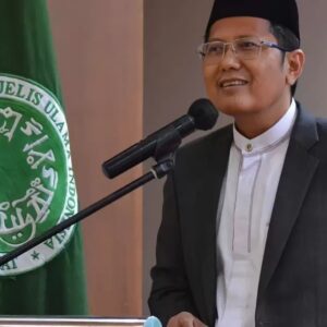 Wakil Ketua Umum MUI, K.H. Cholil Nafis, memberikan penjelasan mengenai perbedaan ekonomi syariah dan konvensional.