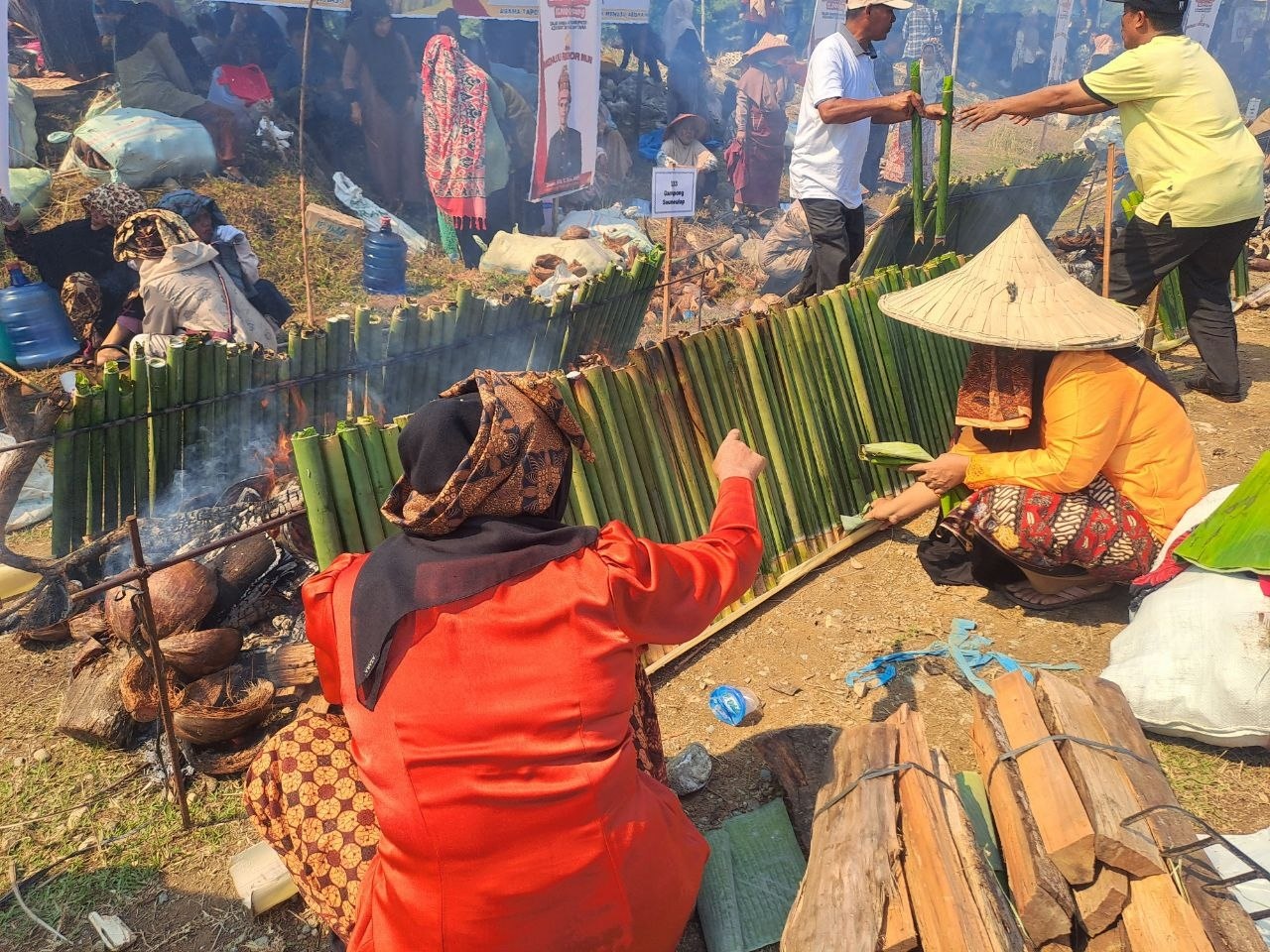 Bakar lemang di Meuseuraya Thet Leumang Abdya