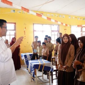 Bupati Aceh Tengah Haili Yoga mengapresiasi Laila Ramadhani di SMP 14 Takengon