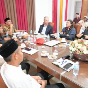 Bupati Aceh Besar Syech Muharram saat audiensi dengan investor PT Alqudsi Agri Aceh terkait investasi peternakan terintegrasi