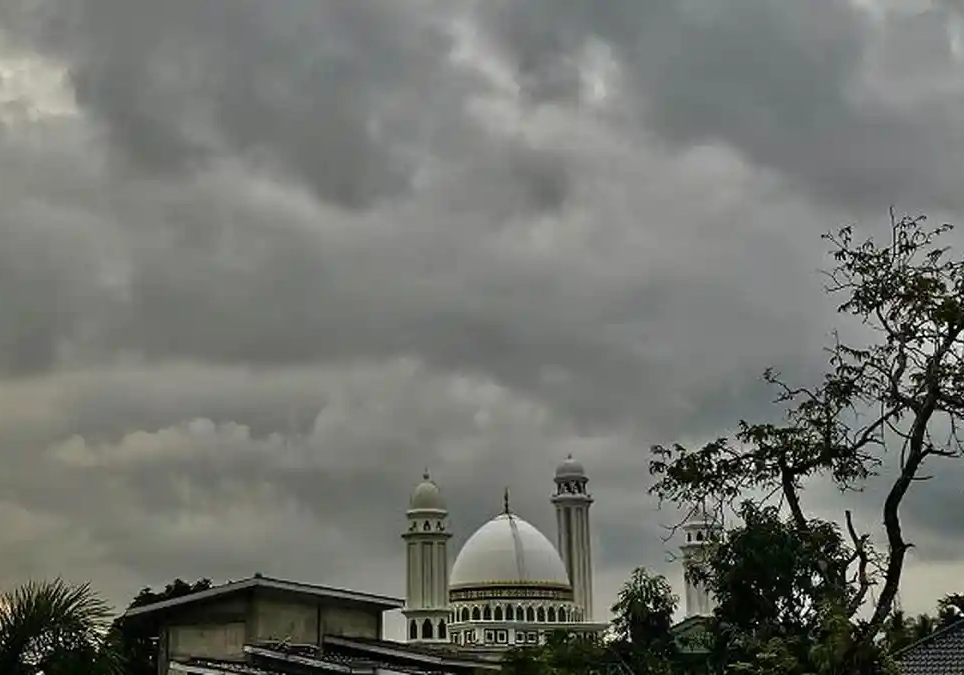 Cuaca mendung di Tungkop