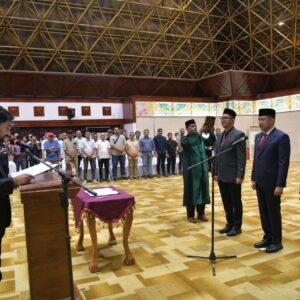 Mualem melantik Kepala SKPA Aceh di Anjong Mon Mata
