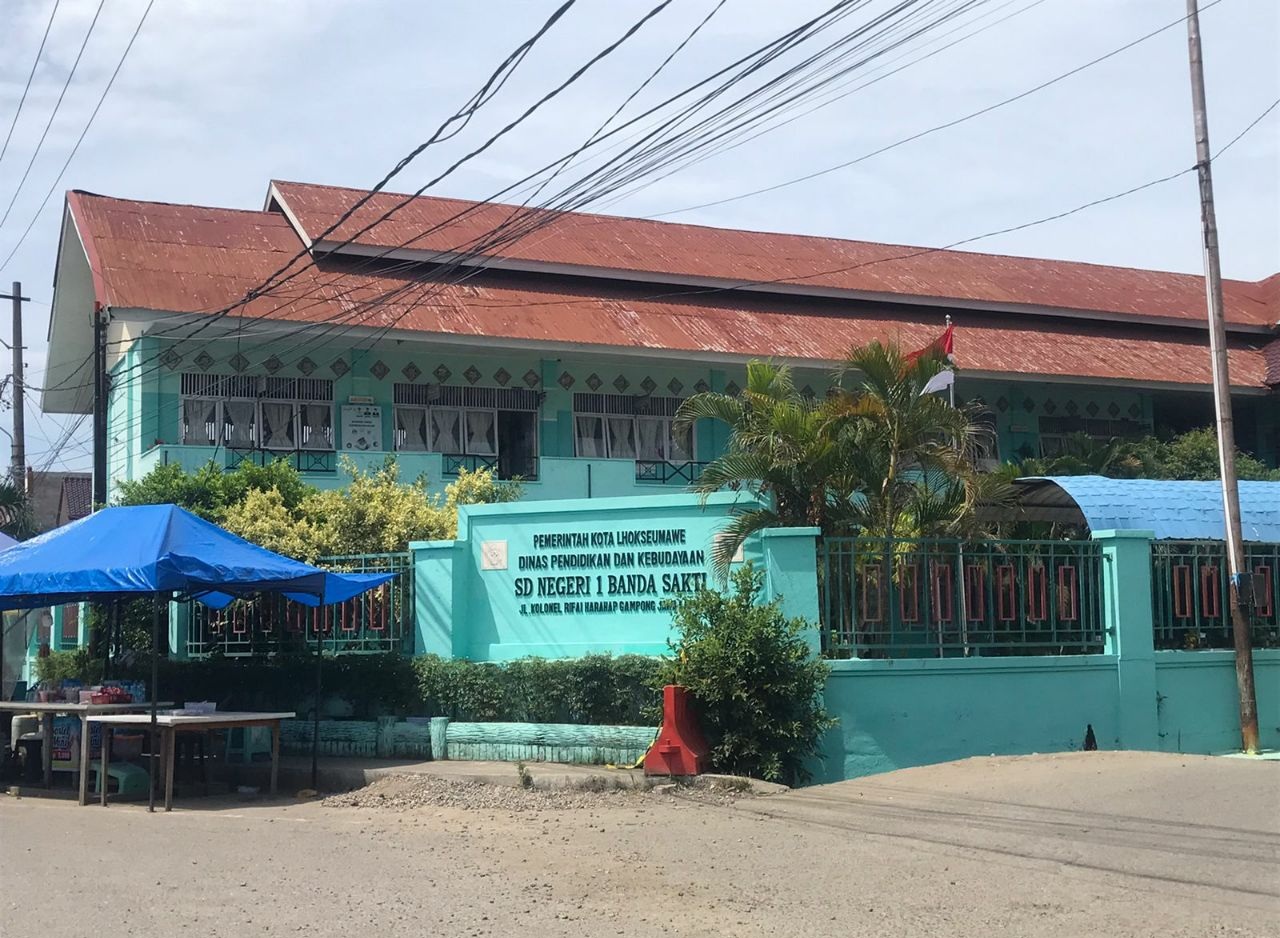 Penampakan SDN 1 Banda Sakti dari arah Jalan Samudera Lhokseumawe