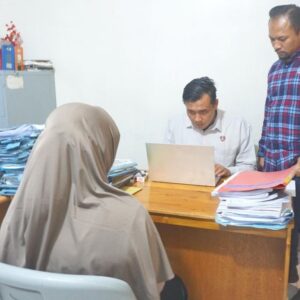 Penyidik Satreskrim Polresta Banda Aceh memeriksa terduga penganiaya bayi