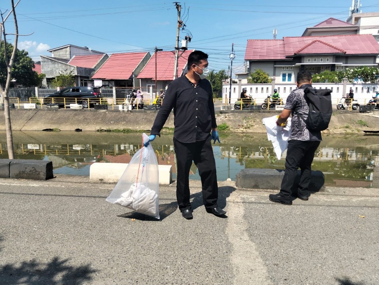 Polisi olah TKP penemuan janin di bantaran Krueng Doy