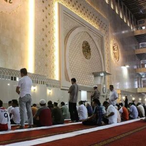 ilustrasi shalat di masjid