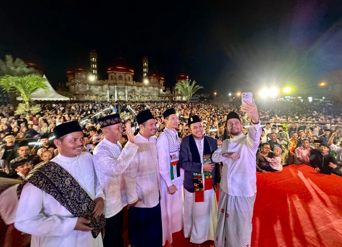 lautan manusia masjid agung meulaboh tabligh akbar