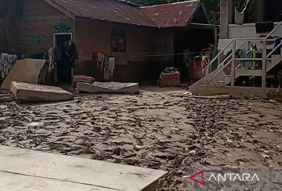 rumah korban banjir tertimbun lumpur pidie jaya