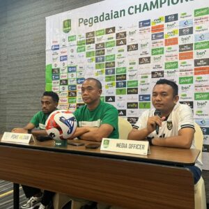 Pelatih PSMS Medan Eko Purdjianto konferensi pers