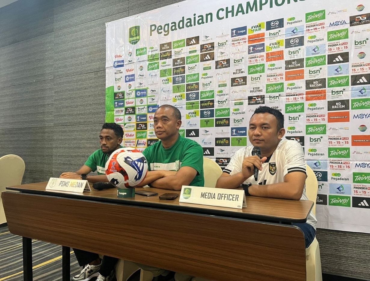 Pelatih PSMS Medan Eko Purdjianto konferensi pers