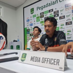 Pelatih kepala Persiraja Jaya Hartono
