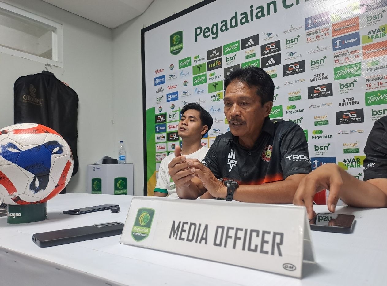 Pelatih kepala Persiraja Jaya Hartono